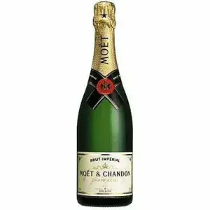 Εμβληματική φιάλη γαλλικής σαμπάνιας Moët & Chandon Brut Impérial στολισμένη με κομψή σατέν κορδέλα ανθοπωλείου ως κορυφαίο δώρο