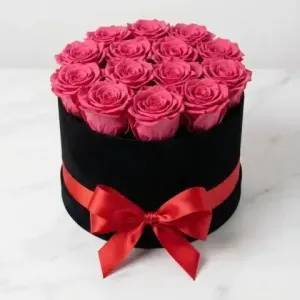 Πολυτελές flower box με φρέσκα άνθη σε αρμονικές αποχρώσεις για δώρο ευχαριστίας