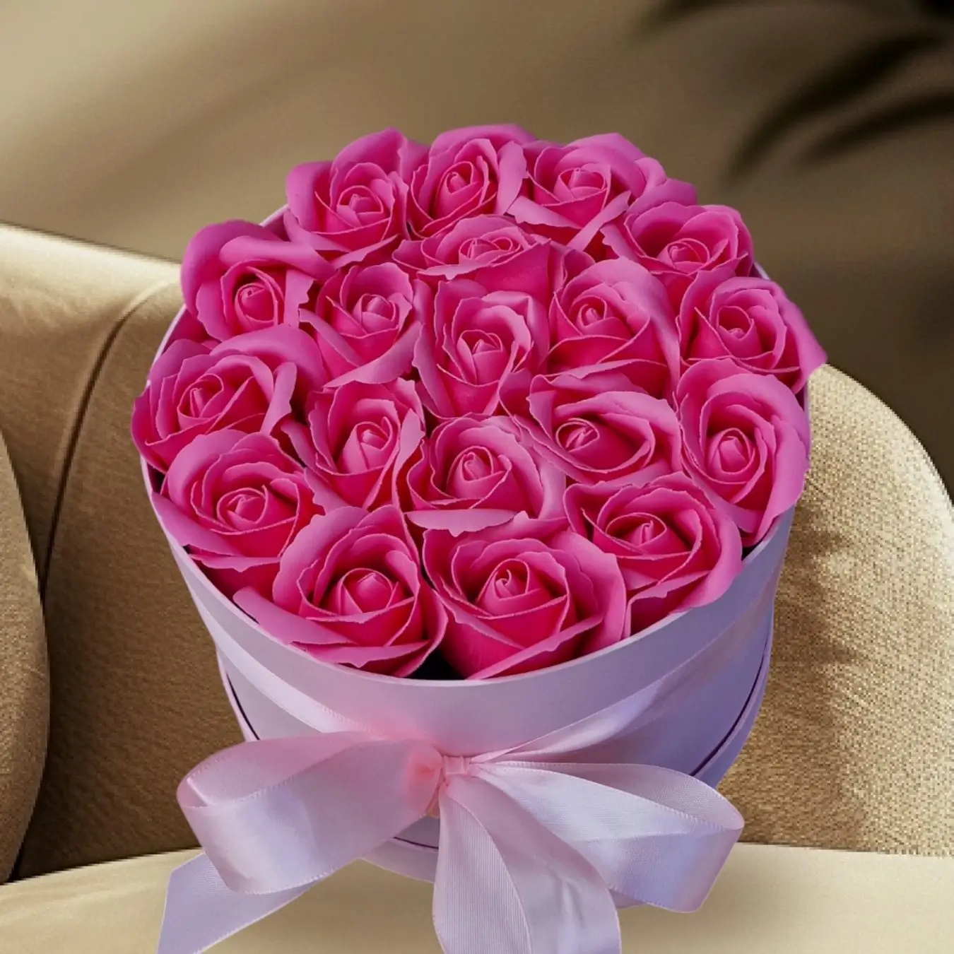 Πολυτελές Flower Box καπελιέρα με πανέμορφα τεχνητά τριαντάφυλλα άριστης ποιότητας σε απαλές παστέλ αποχρώσεις που διαρκούν για πάντα για δώρο γέννησης