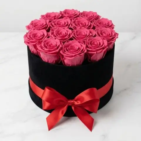 Επιβλητικό, αρχοντικό και πολυτελές rose box με ολόφρεσκα premium τριαντάφυλλα σε καλαίσθητο κουτί δώρου υψηλής αισθητικής